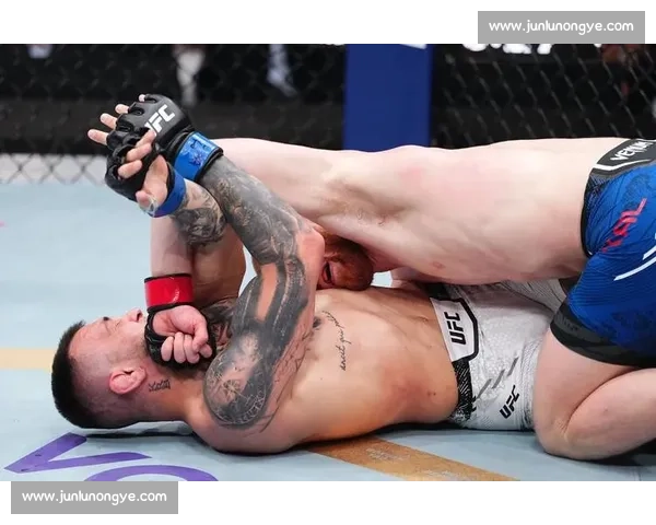 第三回合飞膝绝杀!马利克技术判定终结布伦戴奇