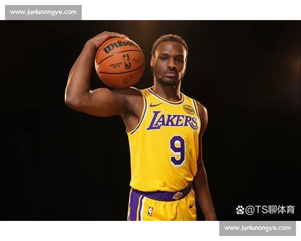 布朗尼休赛期特训揭秘：从发展联盟逆袭到夏季联赛的蜕变之路