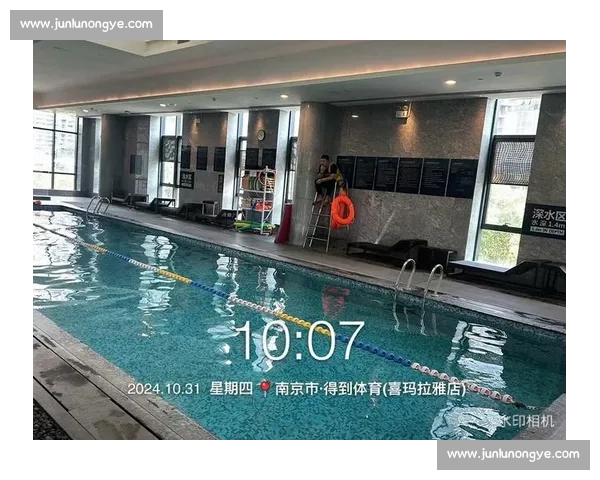 成都公司爆改泳池办公室：2 万元打造网红工位，深水区办公成职场新潮流